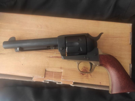 -Hola
pongo a la venta estos dos revolver, un Aldo Uberti Stallion 22LR (ESTRENADO) y un Pietta 45 LC 02