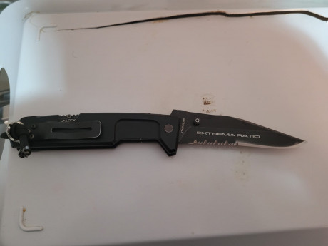 Un amigo vende este tanque de navaja, la Extrema Ratio MPC, de fábrica no cortaba y se reafiló, no tiene 00