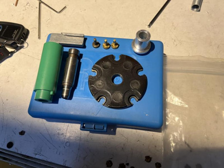 Vendo kit de conversión Dillon 9mm para prensas Xl 650 y Xl 750, se encuentra en la provincia de Alicante 00