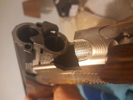 Preciosa Beretta 686 Trap.Con 76 de cañon y 2y1 estrellas fijas.Escopeta pura sangre de Plato.Maderas 02