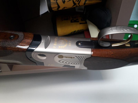 Preciosa Beretta 686 Trap.Con 76 de cañon y 2y1 estrellas fijas.Escopeta pura sangre de Plato.Maderas 01