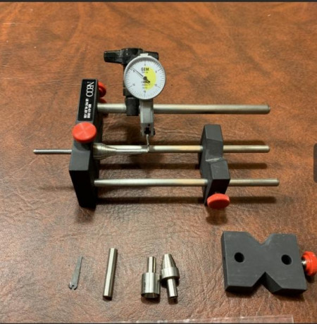 Vendo por 100 euros, portes incluidos este magnífico medidor de alineado y expesir de paredes... 01