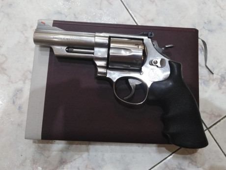 Saludos a la buena gente del foro, un compañero de tiro vende revólver Smith Wesson 44 magnum mod. 629 00