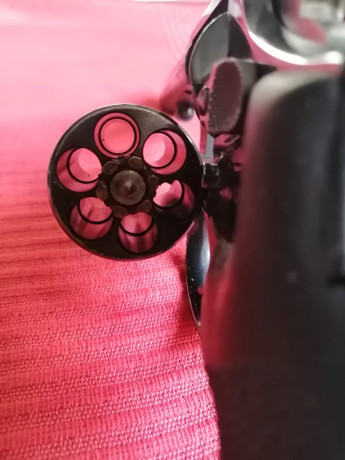 Saludos gente del foro, un compañero de tiro vende uno de sus revólveres en buen estado marca Smith Wesson 02