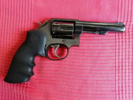 Saludos gente del foro, un compañero de tiro vende uno de sus revólveres en buen estado marca Smith Wesson 00