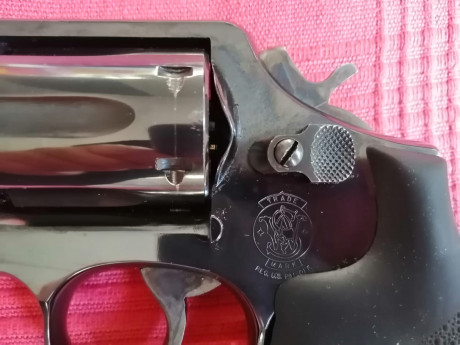 Saludos gente del foro, un compañero de tiro vende uno de sus revólveres en buen estado marca Smith Wesson 11