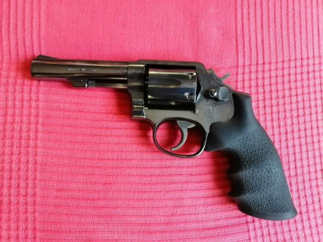 Saludos gente del foro, un compañero de tiro vende uno de sus revólveres en buen estado marca Smith Wesson 10