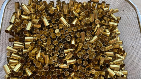 Tengo 2000 vainas de un solo tiro limpias vendo las 1000 en 60 euros portes a cargo del comprador están 02