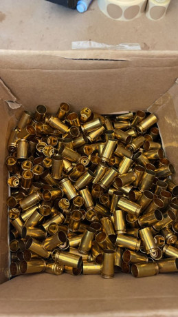 Tengo 2000 vainas de un solo tiro limpias vendo las 1000 en 60 euros portes a cargo del comprador están 01