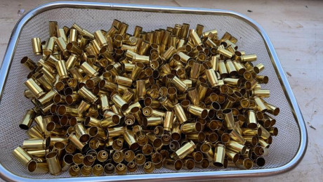 Tengo 2000 vainas de un solo tiro limpias vendo las 1000 en 60 euros portes a cargo del comprador están 00