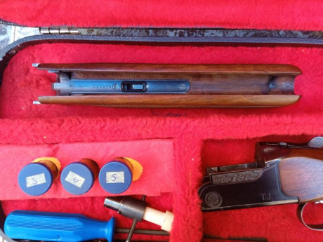 Se vende escopeta de plato marca silma con cinco choques originales de la marca,,75 de cañón o...es completamente 11