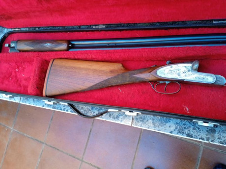 Se vende escopeta paralela marca setter,de dos y una,71 de cañón, expulsora, válvula de gases,estado muy 00