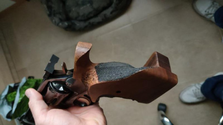 Buenas tardes, busco una cacha que se ajuste mejor a mi mano para revolver Manurhin March, mi talla M, 20