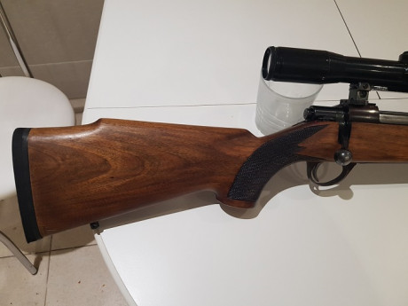 Hola a to2, vendo rifle Sako de cerrojo calibre 300wm, lleva  bases/monturas Shuler y visor Zeiss de 1,5 62