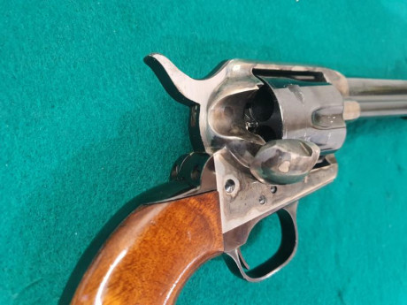 Colt Cattleman  5 1/2 

Tiene los certificado AER

550 €  el arma se puede ver y probar en Madrid.

Portes, 02