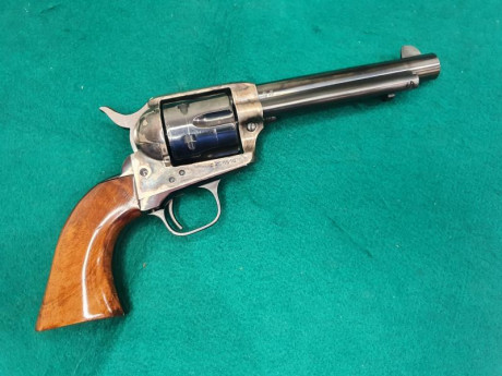 Colt Cattleman  5 1/2 

Tiene los certificado AER

550 €  el arma se puede ver y probar en Madrid.

Portes, 00