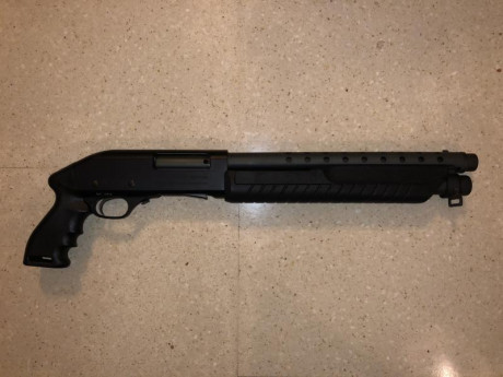 Se vende una escopeta ultra compacta de marca FABARM, modelo MARTIAL ULTRASHORT.
Calibre 12, Largo de 01