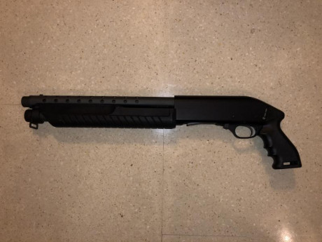 Se vende una escopeta ultra compacta de marca FABARM, modelo MARTIAL ULTRASHORT.
Calibre 12, Largo de 00