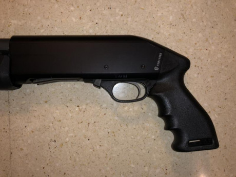 Se vende una escopeta ultra compacta de marca FABARM, modelo MARTIAL ULTRASHORT.
Calibre 12, Largo de 12