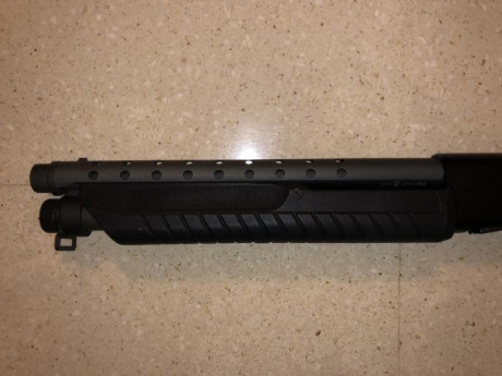 Se vende una escopeta ultra compacta de marca FABARM, modelo MARTIAL ULTRASHORT.
Calibre 12, Largo de 20