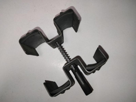 Hola , vendo este util para unir dos cargadores de CETME L-LC o cualquiera de norma Stanag tipo M16 , 02