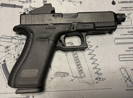 Vendo estupenda Glock-45 5GEN THR (cañón largo roscado), MOS (rebaje en corredera para acoplar visor o 01