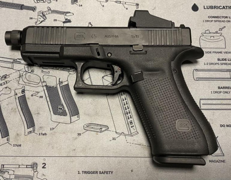 Vendo estupenda Glock-45 5GEN THR (cañón largo roscado), MOS (rebaje en corredera para acoplar visor o 00