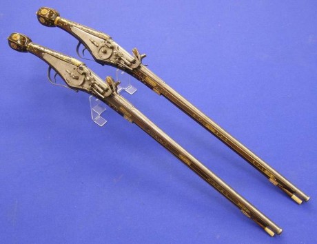 Voy a colocar unas fotos de un arma larga alemana de llave de mecha del siglo XVI. 141