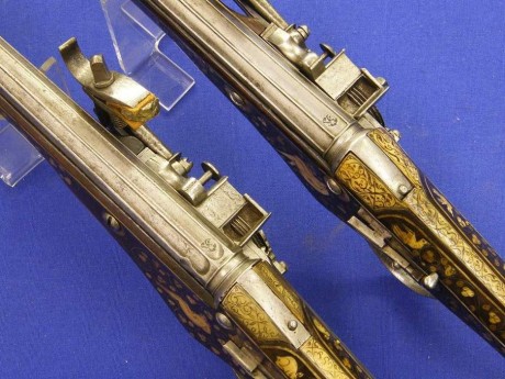 Voy a colocar unas fotos de un arma larga alemana de llave de mecha del siglo XVI. 152