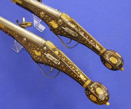 Voy a colocar unas fotos de un arma larga alemana de llave de mecha del siglo XVI. 151