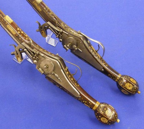 Voy a colocar unas fotos de un arma larga alemana de llave de mecha del siglo XVI. 150
