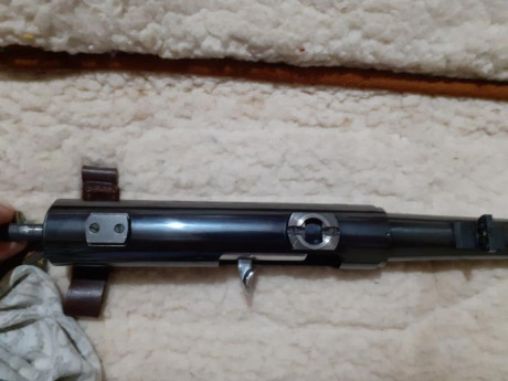 Buenos dias a todos. 
A ver si me podeis ayudar y decirme que bases son estas que lleva mi benelli 121 00