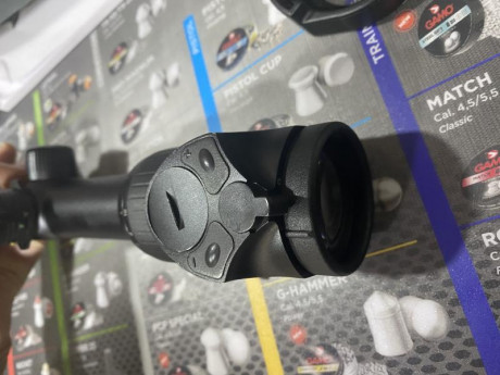 Buenas compañeros, se vende visor Swarovski V6 retícula iluminada 1.7-10x42 y torreta balística.
El visor 01