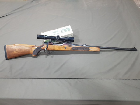 Hola a to2, vendo rifle Sako de cerrojo calibre 300wm, lleva  bases/monturas Shuler y visor Zeiss de 1,5 82
