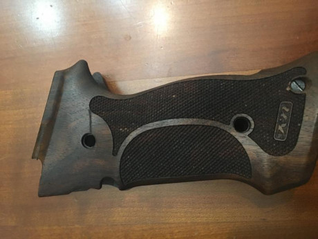 Hola buenas tardes, vendo Cachas para Pistola, una es para las 952-2 ,Solo la de la 952 :La 952 es la 00