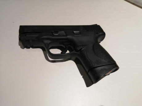 Vendo pistola smith and wesson mp9 compact 9mm PB, con un cargador de 11 cartuchos de capacidad practicamente 01