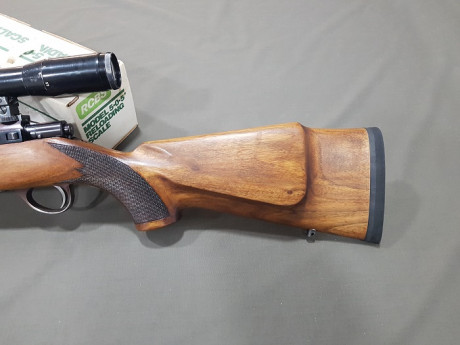 Hola a to2, vendo rifle Sako de cerrojo calibre 300wm, lleva  bases/monturas Shuler y visor Zeiss de 1,5 100