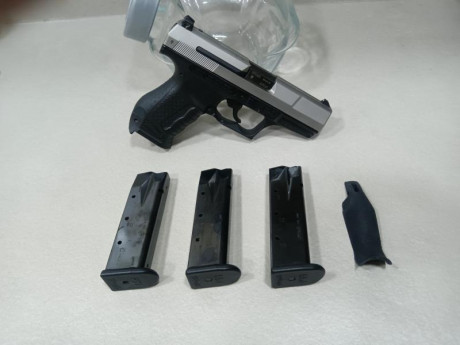 Hola, vendo pistola Walther P99 9mm parabellum bicolor.
Con 3 cargadores y caja original.
Guiada en A.
Muy 00