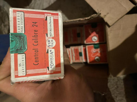 Entre otros muchos cartuchos curiosos, me llego hace poco unas 12 cajas nuevas precintadas de este calibre, 01