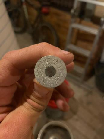 Entre otros muchos cartuchos curiosos, me llego hace poco unas 12 cajas nuevas precintadas de este calibre, 32