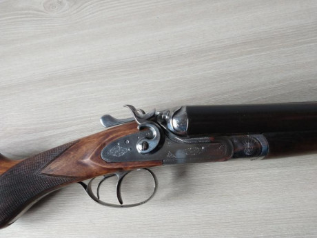 a la venta una paralela de perrillos calibre 12/70, Ignacio Ugartechea, lleva triple cierre Purdey,cañones 01