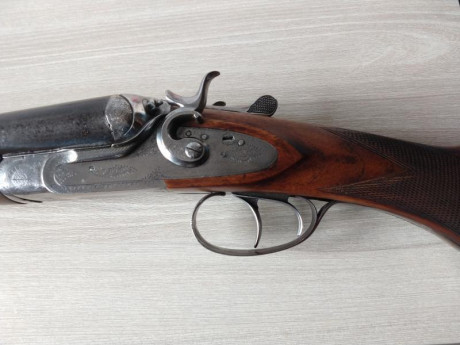 a la venta una paralela de perrillos calibre 12/70, Ignacio Ugartechea, lleva triple cierre Purdey,cañones 11