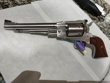 Vendo revolver ruger old army inox con cañón de 7.5.
Estado impoluto, apenas se ha usado.
Precio: 750€ 20