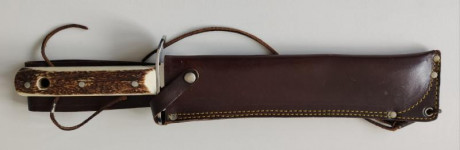 Muela Bowie. Hoja de 26m y 40cm en total (aprox). Sin marcaje. Tanto en cuchillo como la funda estan sin 02