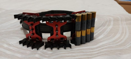 Vendo tres porta cartuchos para ipsc ..son de 8 cartuchos..a 40 € cada uno..están en Barcelona y a estrenar. 00