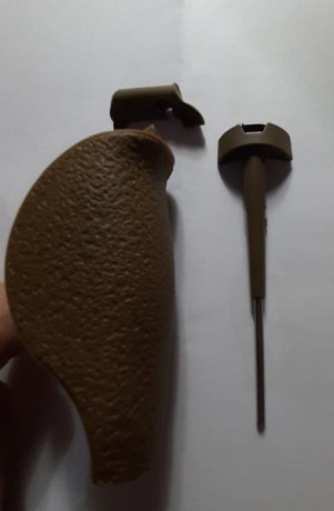 Buenos dias, compañeros.

Pongo a la venta algunos accesorios para MP9 que no uso.

- Kit en color marrón 00