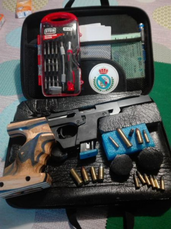 Vendo por no usarla wualter GSP  impecable calibre 22 el precio es de 950€ no negociable esta en Galicia 00