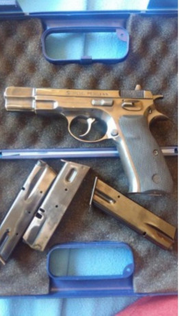 Buenas vendo CZ 75 calibre 9 pb con 4 cargadores, precio 200 euros, un saludo. 00