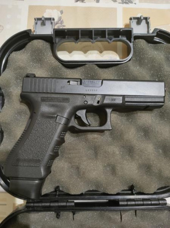 Hola pongo a la venta mi glock 17 de tercera generación en perfecto estado con 4 cargadores alza glock 01