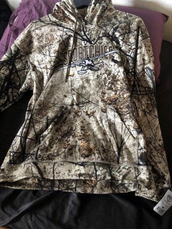 Sudadera nueva 20€ 
Forro polartec poco uso 25€ 10